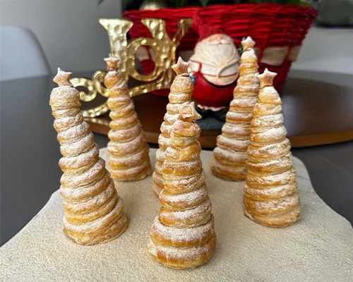 Arbolitos de navidad rellenos de caramelo y crema